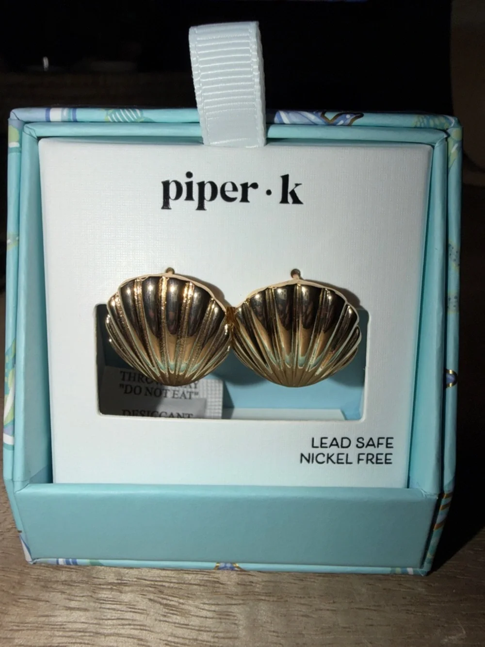 piper·k Gold Shell Stud Earrings - Shiny Gold Seashell Design
